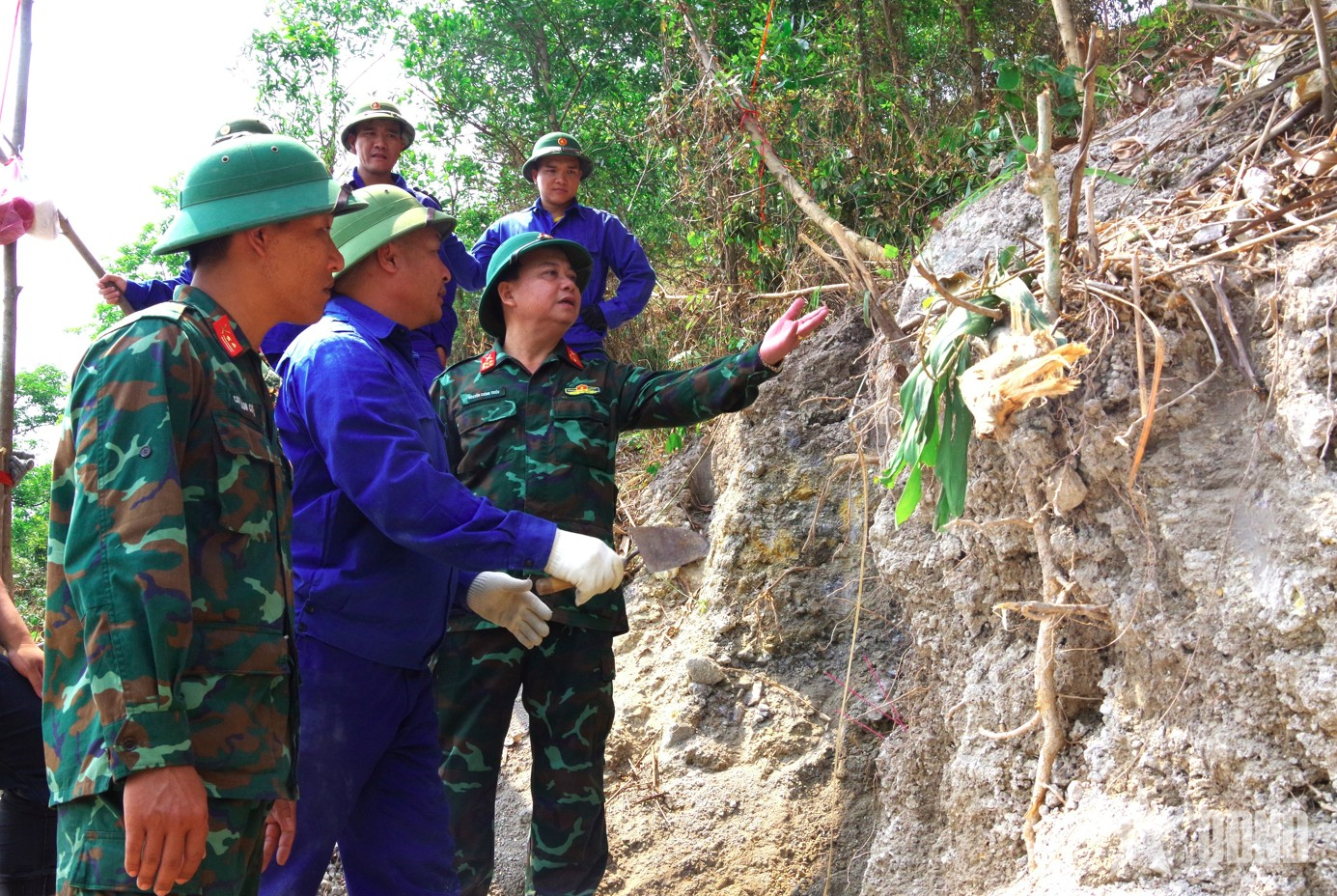 Sư đoàn 968 (Quân khu 4) phát hiện và quy tập 1 hài cốt liệt sĩ trong hầm chiến đấu
